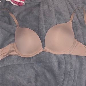 nude 32B VS pink bra